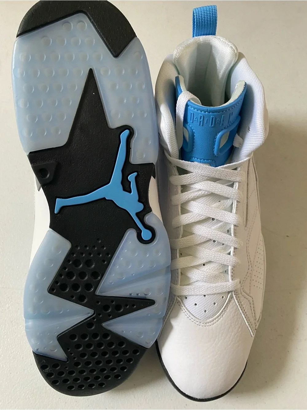 Jordan Men's Retro Basketball Shoes in White and University Blue sz 12